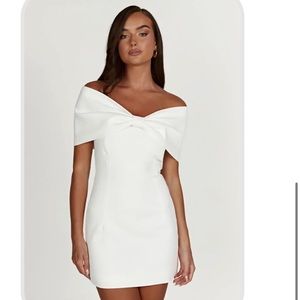 White Bow Off the shoulder Mini Dress Size L